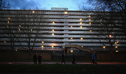 Огромный комплекс Heygate Estate в Лондоне построили в 1974 году под влиянием идей Ле Корбюзье, а сейчас сносят.