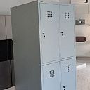 Шкаф металлический  двуликий для одежды из 8 ми (4+4) ячеек.