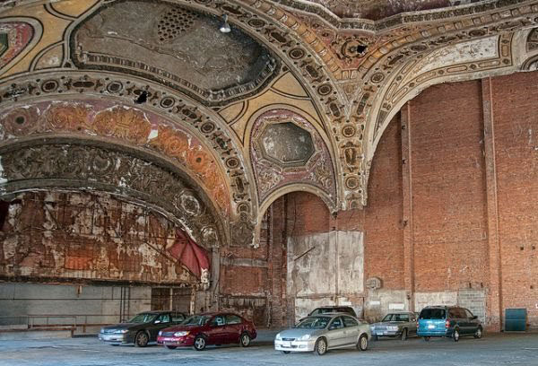 Странное сочетание современности и истории