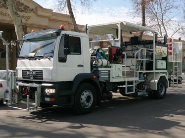 В Ташкенте прошли испытания уникальной дорожно-разметочной машины (фото)