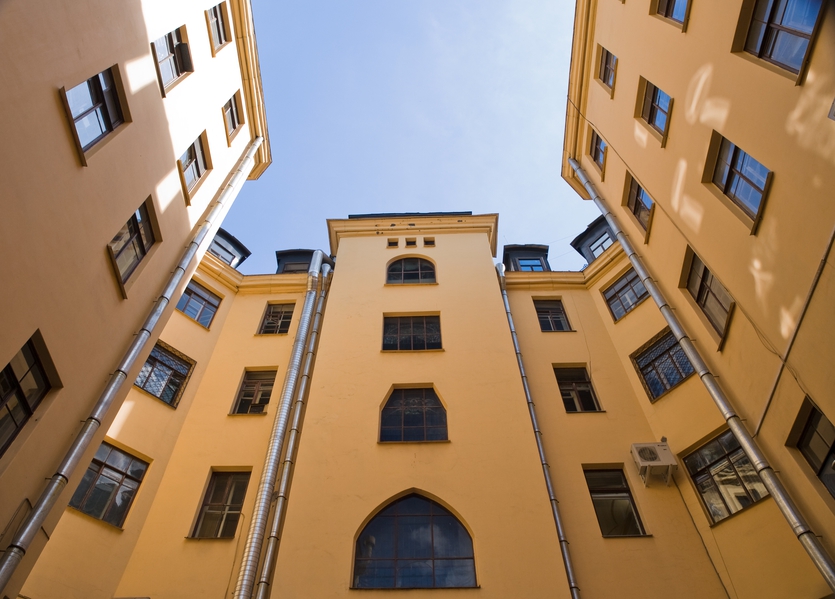 Доходный дом &ndash; это многоквартирный жилой дом, построенный для сдачи квартир в аренду, а также тип архитектурного сооружения, сложившийся в европейских странах к 1830-40-м гг. В России таких зданий особенно много в Санкт-Петербурге. До 1917 г. в Москве было 800 доходных домов