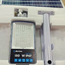 LED прожектор 500Вт на солнечныx панеляx