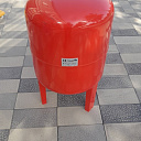 Расширительный бак AQUASTREAM 100 л вертикальный с ножками