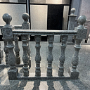 Полированные круглые тумбы из Куксаройского гранита