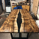 Эпоксидный стол из дерева