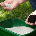 Улучшение состава почвы путем внесения удобрений и мик-тов