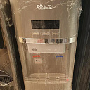 Кулер для воды с фреоном и дисплеем